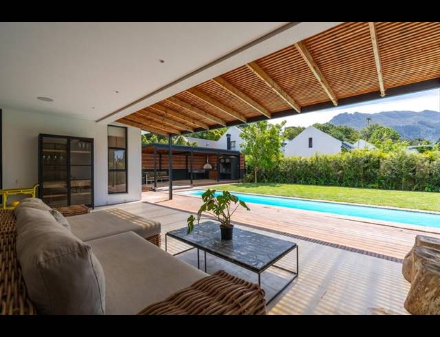 6 BEDROOM PROPERTY TO RENT IN CONSTANTIA